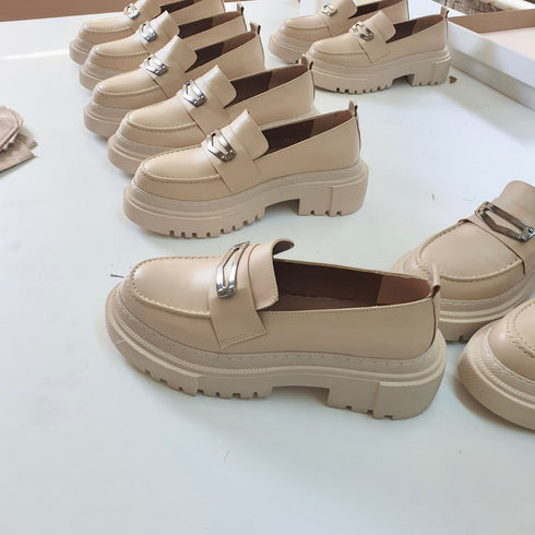 MUST NUDE LOAFERS